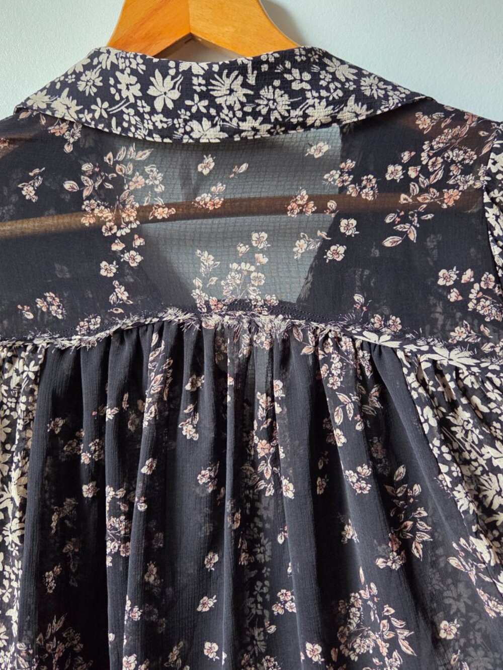 EUC FREE PEOPLE DITSY FLORAL ROMANTIC BOHO TOP SIZE XS - Picture 7 of 15